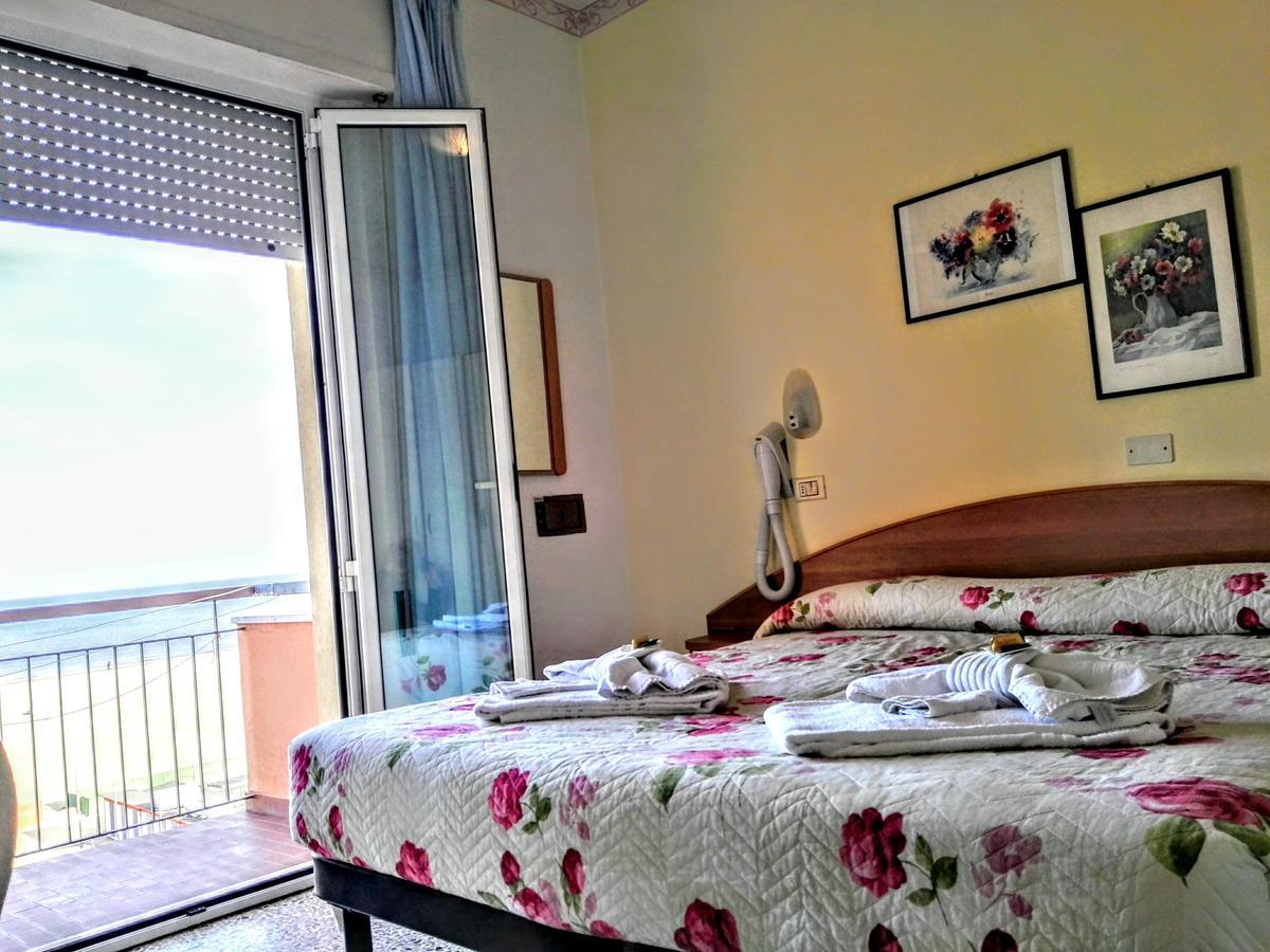 Hotel Sombrero リミニ エクステリア 写真